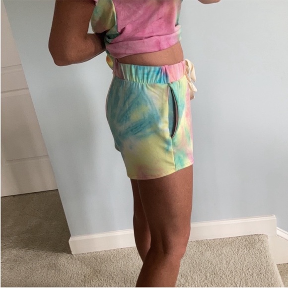 Tie Dye Top & Shorts Lounge Set - Picture 9 of 9